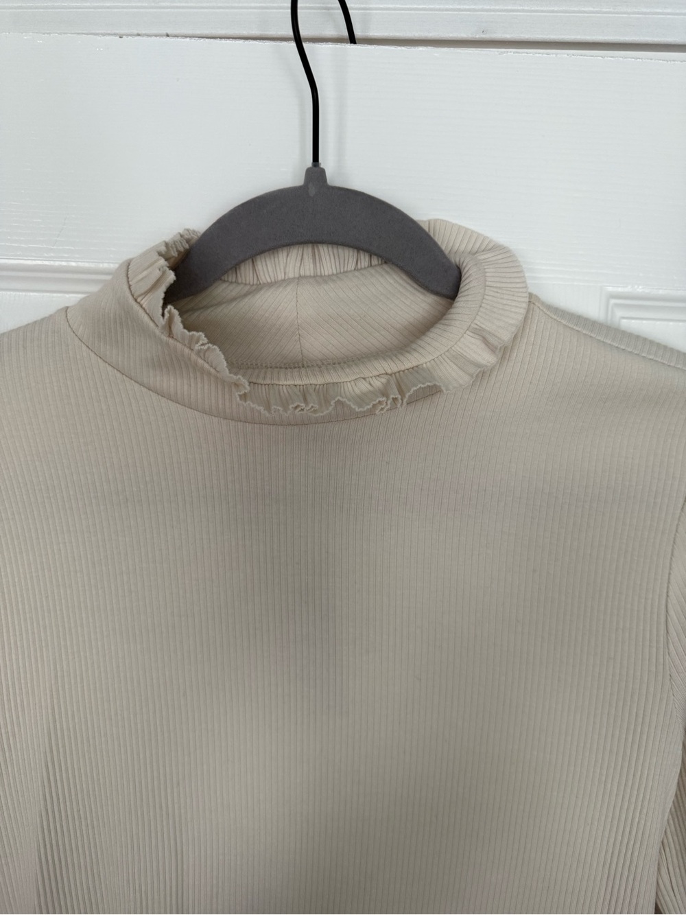 J Crew Vintage rib ruffle mockneck cream shirt- size M - Picture 4 of 6